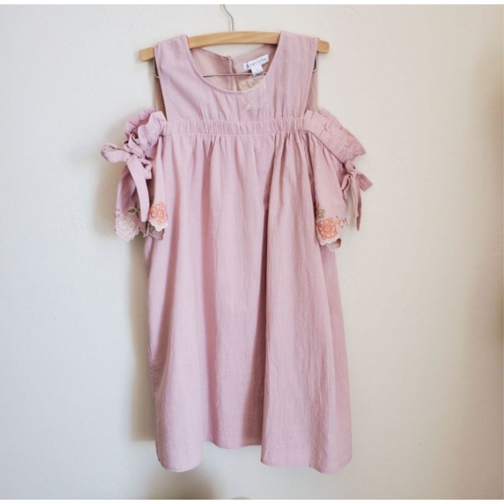 NWOT Love Riche Size L pink cold shoulder dress with embroidered details